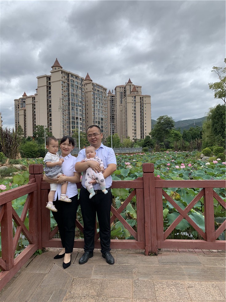 唐朋全家福.jpg